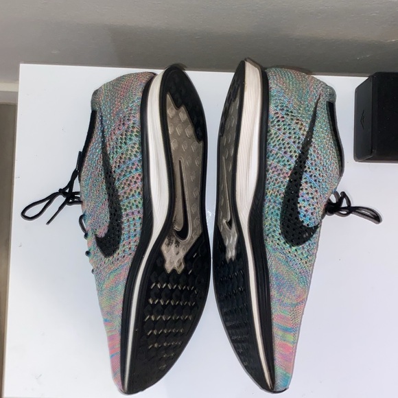 Nike Flyknit Racer - Picture 2 of 4